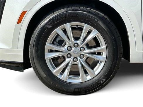 Certified 2024 Cadillac XT6 Luxury w/ LPO, Floor Liner Package AWD/4WD image 7