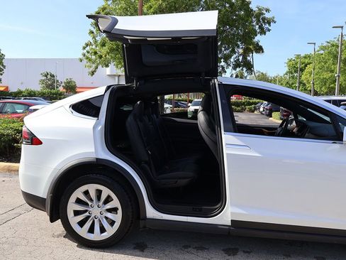 Used 2020 Tesla Model X Long Range AWD/4WD image 32