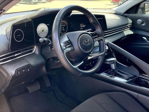 Used 2023 Hyundai Elantra SEL w/ Convenience Package image 12