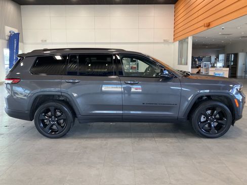 Used 2023 Jeep Grand Cherokee L Laredo image 4