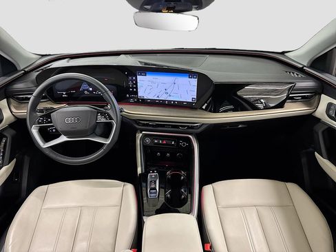 Used 2025 Audi Q5 Premium w/ Convenience Package image 9