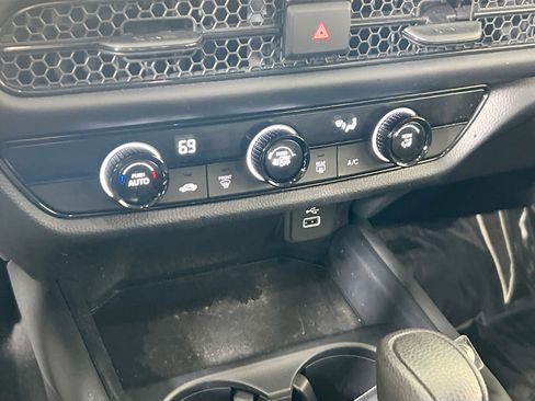 Used 2023 Honda HR-V LX image 15