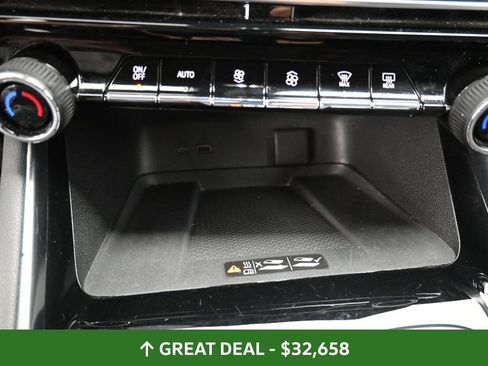 Used 2024 Chevrolet Traverse LT FWD image 34