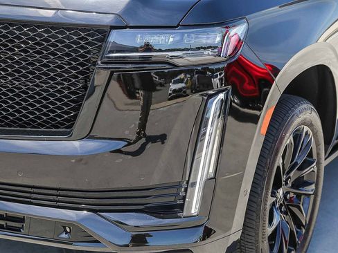 Used 2024 Cadillac Escalade ESV Sport Platinum w/ LPO, ONYX Package AWD/4WD image 7