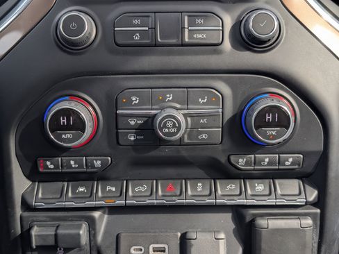 Used 2022 Chevrolet Silverado 1500 High Country image 23