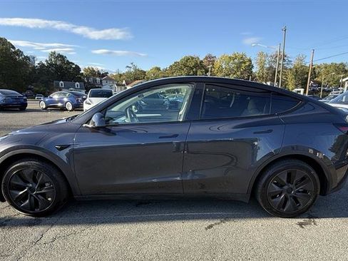 Used 2024 Tesla Model Y Long Range AWD/4WD image 2