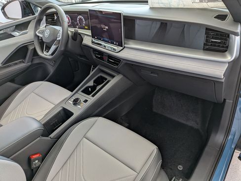 New 2026 Volkswagen Tiguan SE R-Line FWD image 34