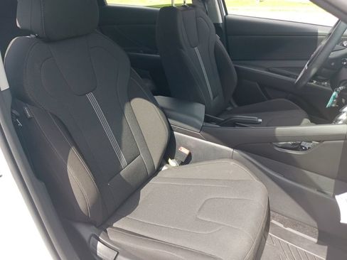 Used 2025 Hyundai Elantra SE FWD image 16