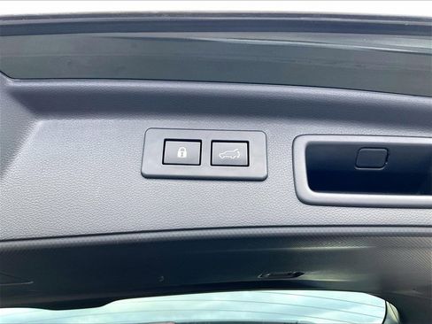 Used 2023 Subaru Forester Limited image 36