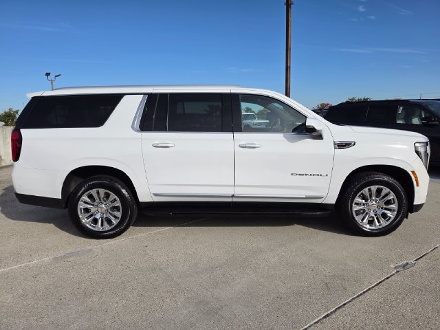 Used 2025 GMC Yukon XL Denali AWD/4WD image 4