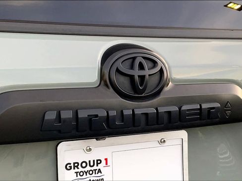 Used 2023 Toyota 4Runner TRD Off-Road Premium w/ Moonroof Package AWD/4WD image 10