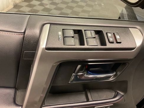 Used 2022 Toyota 4Runner Limited AWD/4WD image 17