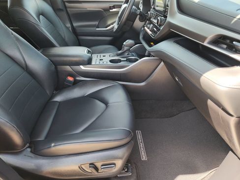 Certified 2026 Toyota Highlander XLE AWD/4WD image 15