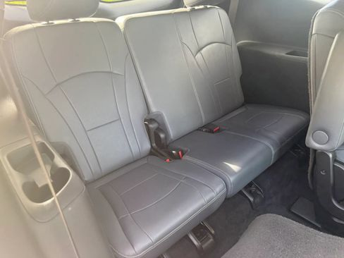 Used 2021 Buick Enclave Essence FWD image 26