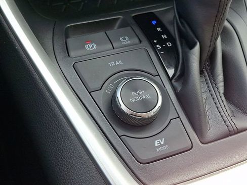 Used 2025 Toyota RAV4 XLE image 23