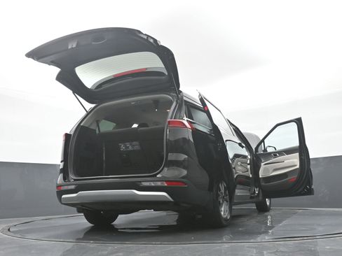 Used 2023 Kia Carnival LX FWD image 50