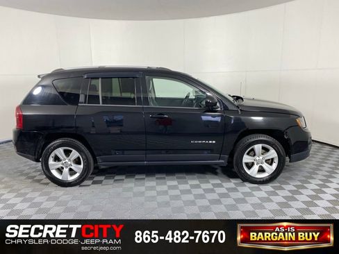 Used 2015 Jeep Compass Latitude w/ Sun/Sound Group AWD/4WD image 8