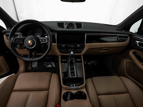 Certified 2024 Porsche Macan AWD/4WD image 11