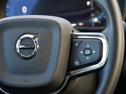 Used 2025 Volvo XC40 B5 Core image 21