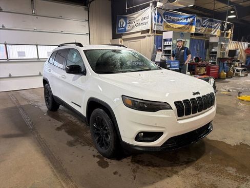 Used 2023 Jeep Cherokee Altitude Lux image 4