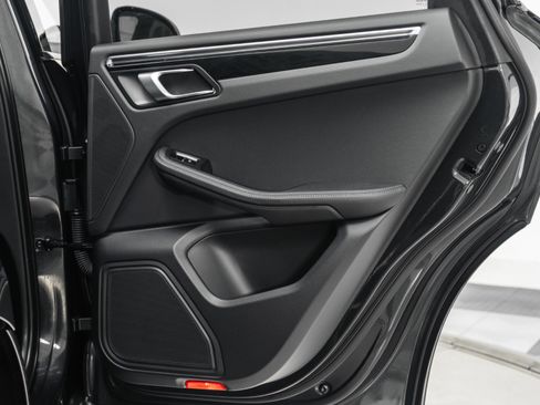 Used 2023 Porsche Macan image 35