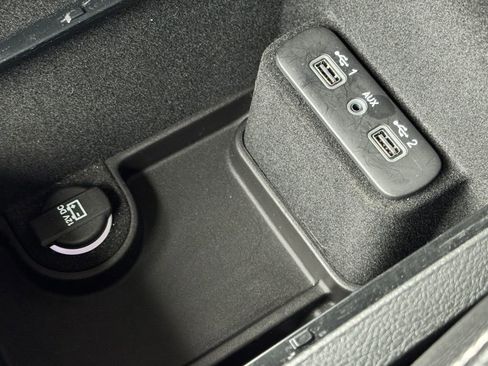 Used 2023 Chrysler 300 Touring AWD/4WD image 25