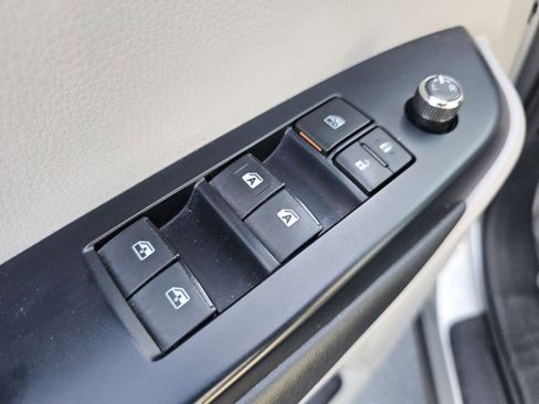 Used 2018 Toyota Highlander XLE AWD/4WD image 30