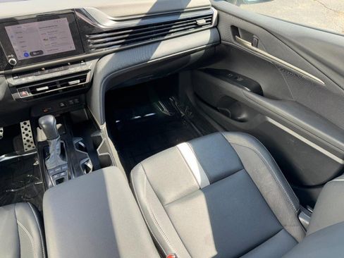 Used 2025 Toyota Camry Hybrid image 15