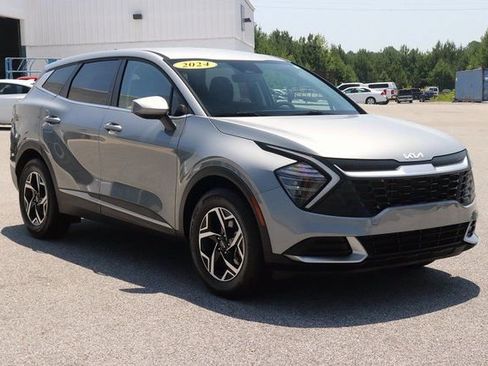 Used 2024 Kia Sportage LX image 3