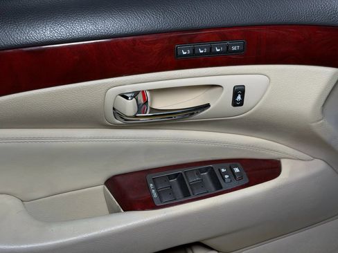 Used 2011 Lexus LS 460 image 31