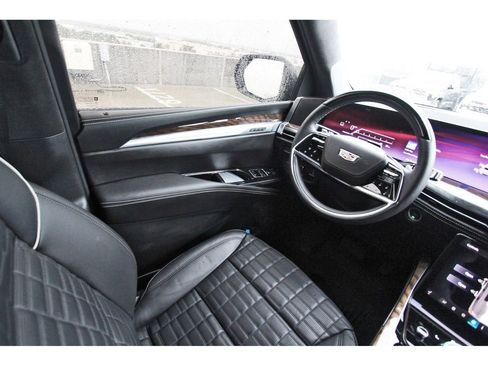 Used 2026 Cadillac Escalade Platinum Sport w/ LPO, ONYX Package AWD/4WD image 8