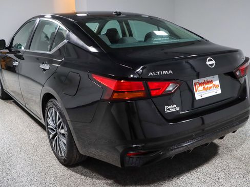 Used 2024 Nissan Altima 2.5 SV image 9