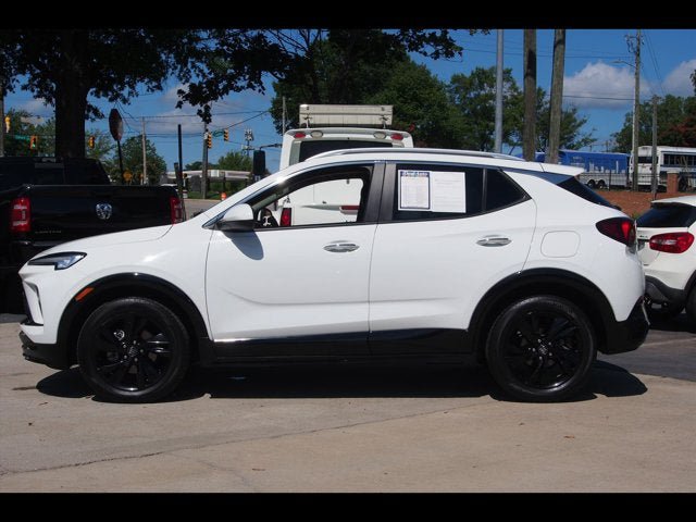 Used 2024 Buick Encore GX Sport Touring FWD image 2