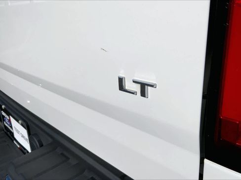 Used 2022 Chevrolet Colorado LT w/ Chrome Appearance Package image 9