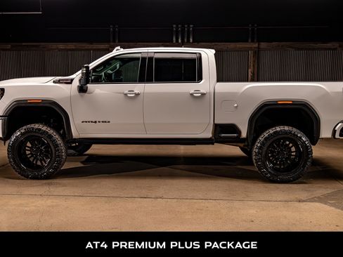 Used 2025 GMC Sierra 2500 AT4 image 6