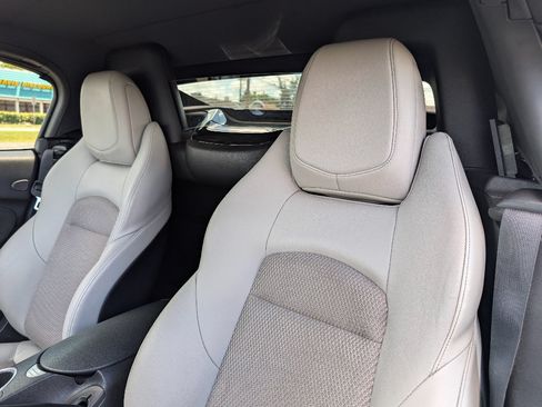 Used 2018 Nissan 370Z Touring RWD image 13