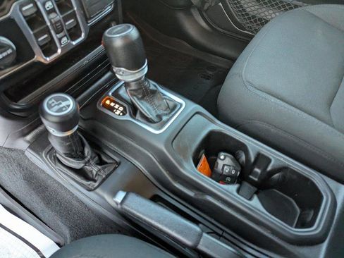 Used 2022 Jeep Gladiator Willys image 23