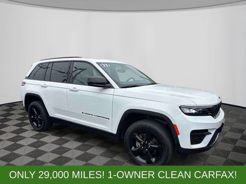 Used 2023 Jeep Grand Cherokee Altitude AWD/4WD image 3