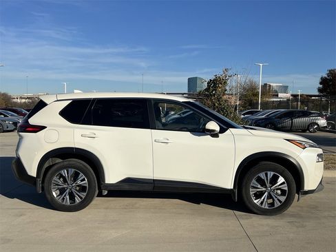 Certified 2021 Nissan Rogue SV image 3