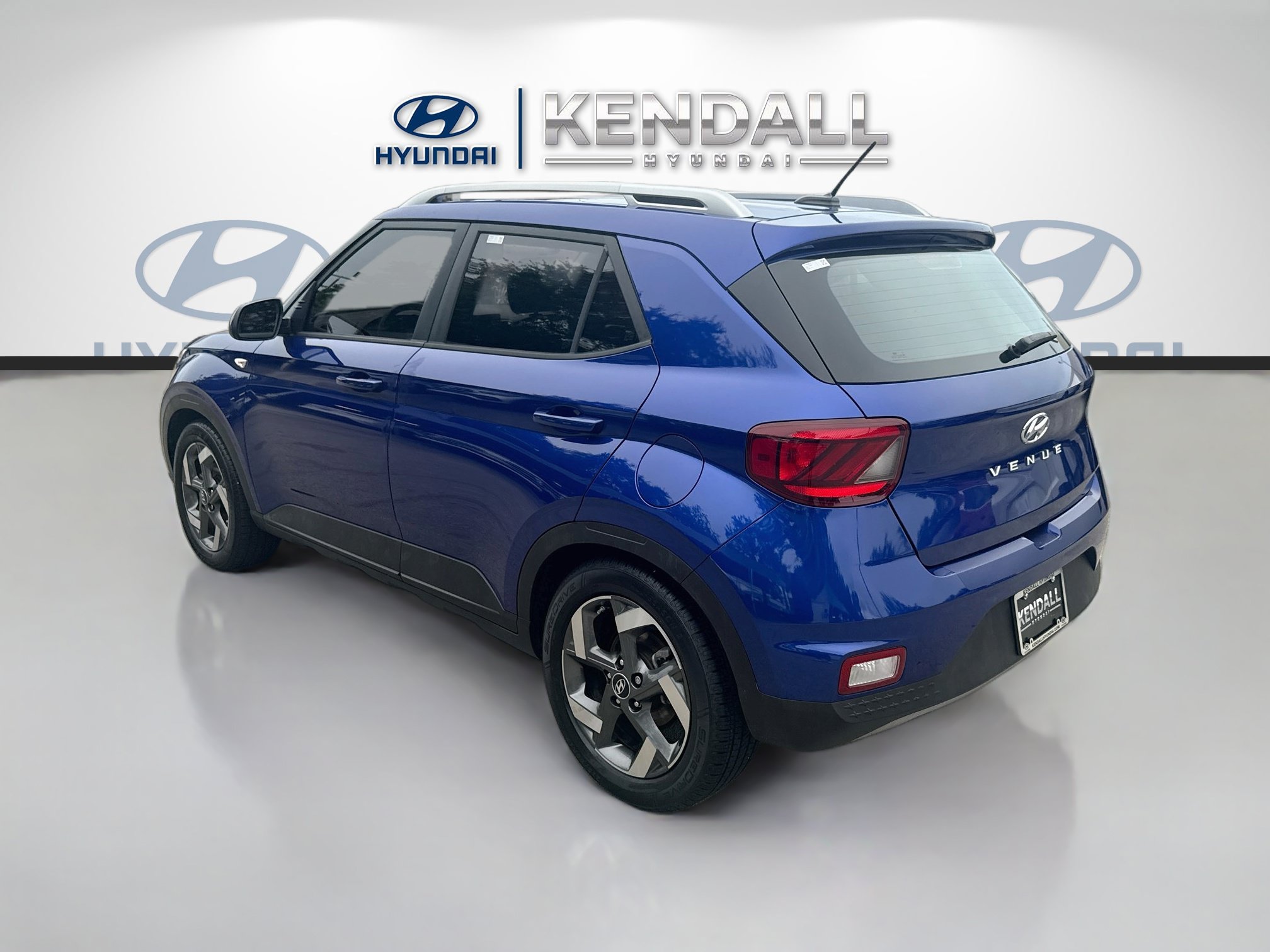 Used 2023 Hyundai Venue SEL FWD image 4