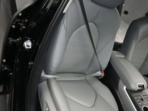 Used 2026 Toyota Highlander XLE image 17