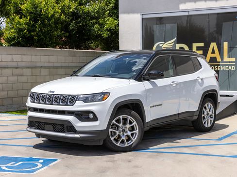 Used 2025 Jeep Compass Limited AWD/4WD image 6