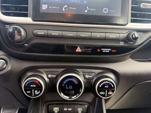 Used 2024 Hyundai Venue SEL FWD image 39