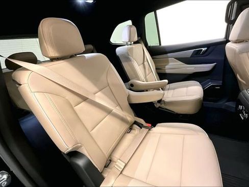 Used 2025 Buick Enclave Preferred w/ Power Package image 21