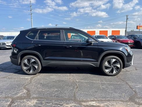 Used 2025 Volkswagen Taos SE AWD/4WD image 5