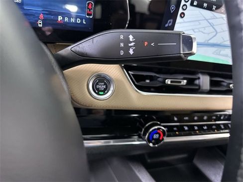 Used 2025 Chevrolet Equinox ACTIV w/ Safety and Technology Package image 16