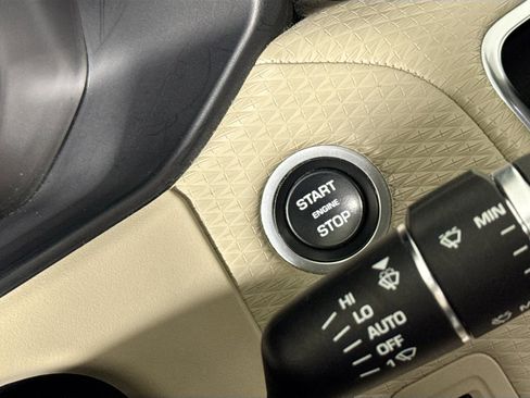 Used 2019 Land Rover Range Rover Velar S image 17