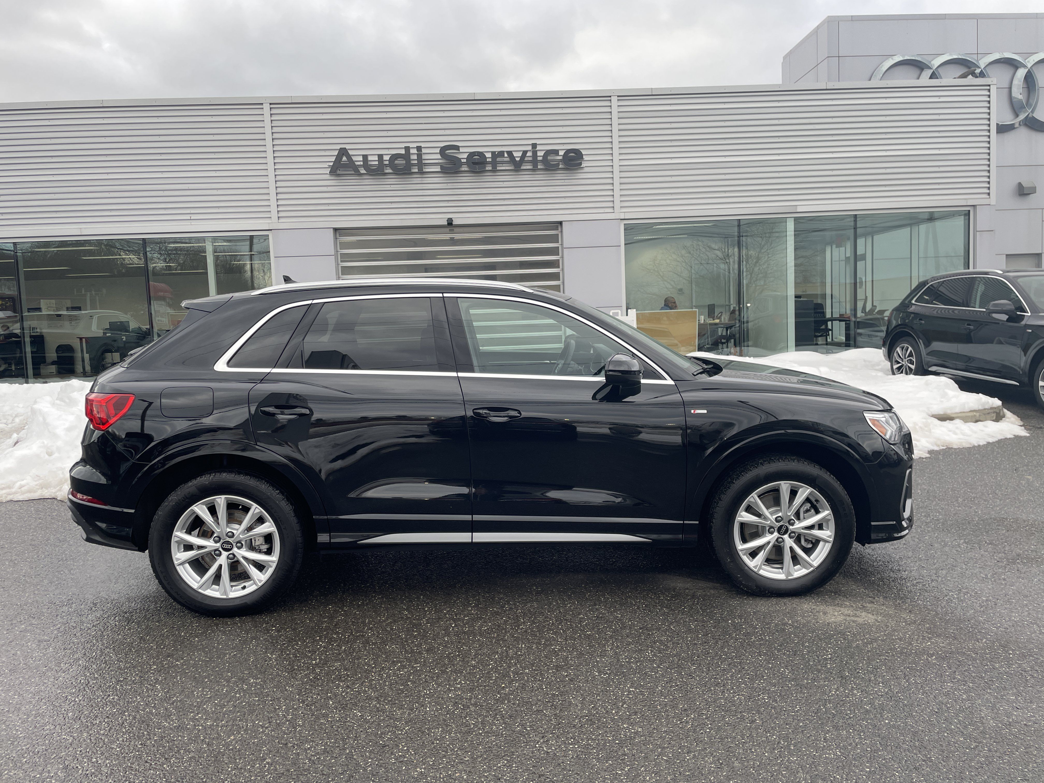 Certified 2025 Audi Q3 2.0T Premium Plus w/ Premium Plus Package AWD/4WD image 3