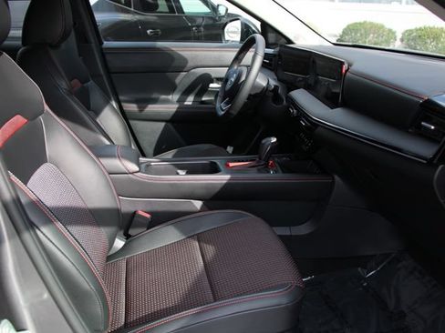 Used 2025 Nissan Kicks SR AWD/4WD image 31