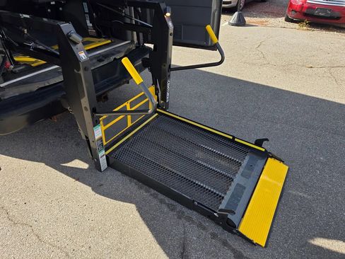 Used 2011 Chevrolet Express 3500 LS image 25